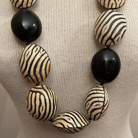 Boutique Style Manouk Large Seed Pod Necklace Zebra Strips Asymmetrical Design - Picture 9 of 16